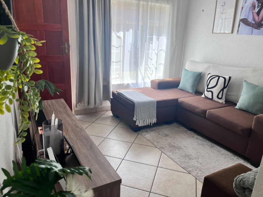 2 Bedroom Property for Sale in Waterval East North West
